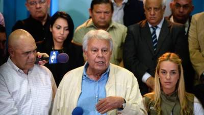 González asistió a la reunión con protección de la embajada española en Caracas, luego de que el Chavismo expresara su rechazo por la visita del exmandatario.