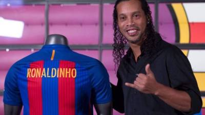 El astro brasileño Ronaldinho Gaucho arriba este viernes 28 de julio a Honduras para jugar el domingo 30 en partido por la Paz en donde se pondrá la camiseta del Motagua y Real España. Hoy como un especial, te presentamos los ídolos del crack sudamericano, hay varias sorpresas.