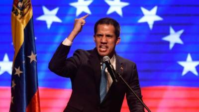 Guaidó buscará ingresar la ayuda humanitaria enviada por EEUU este sábado a Venezuela pese al bloqueo de Maduro./AFP.