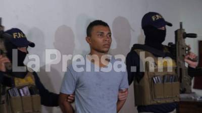 El detenido sería el sujeto de camisa azul que se ve en el video del crimen y ha sido identificado como Cristian Humberto Valladares.