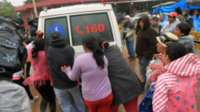 Varias ambulancias llegaron al centro penitenciario de Palmasola.