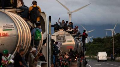 Los migrantes partieron esta mañana de Juchitán con destino a Ciudad de México./AFP.