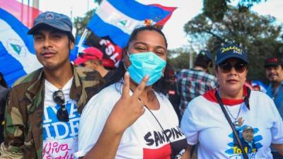 Los partidarios del presidente nicaragüense Daniel Ortega participan en una manifestación llamada 'Amor en tiempos de COVID-19. AFP