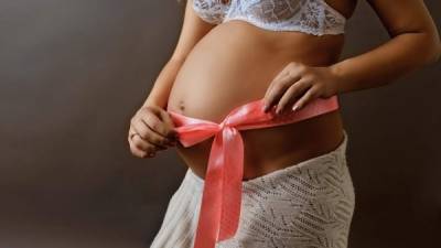 Si durante el embarazo se sospecha de cáncer de mama se hace un ultrasonido mamario, citología por punción y biopsia