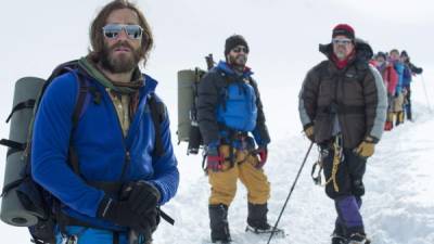 Jake Gyllenhaal da vida a Scott Fischer, el líder de un grupo de expedición.