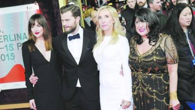 on gran entusiamo fueron recibidos Jamie Dornan y Dakota Johnson, SamTaylor- Jonhson y Erika Leonard James.