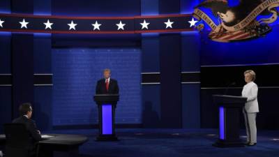 Hillary Clinton y Donald Trump se enfrentan en el último debate. AFP.