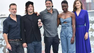 (Izq a Der.) Andrew Lincoln, Norman Reedus, Jeffrey Dean Morgan, Danai Gurira y Lauren Cohan elenco de 'The Walking Dead' en el Comic-Con 2018. Foto AFP