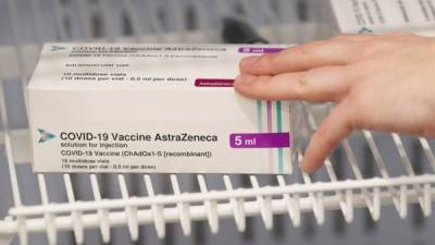 AstraZeneca afirma por ahora que se han examinado los datos de seguridad de más de 17 millones de personas que recibieron su vacuna en la Unión Europa y el Reino Unido.