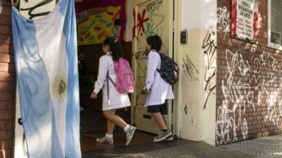 Las escuelas argentinas batallan contra la deserción. (Foto: ElPais.com)