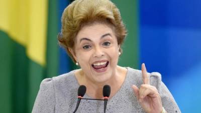 La presidenta de Brasil, Dilma Rousseff, enfrenta varias acciones que ponen en peligro su continuidad al frente del Gobierno. Foto: AFP/Andressa Anholete