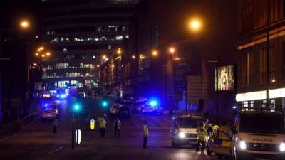 Las autoridades policiales han calificado al incidente en Manchester como un ataque terrorista, aunque todavía no se ha aclarado el origen de las explosiones que ocurrieron en el Manchester Arena, donde esta noche actuaba la cantante estadounidense Ariana Grande ante miles de personas. EFE.
