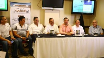 Los empresarios del sector minero en la conferencia de prensa de ayer. Foto: Franklyn Muñoz