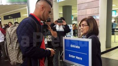 Alex López fue fichado por el Alajuelense y viajó este sábado a Costa Rica.