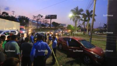 Un hombre fue asesinado la tarde de este martes cuando se transportaba en su vehículo en San Pedro Sula.