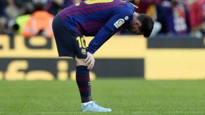 Barcelona's Argentinian forward Lionel Messi (C) celebrates with teammates after scoring a goal during the Spanish league football match between Real Betis and FC Barcelona at the Benito Villamarin stadium in Seville on February 7, 2021. (Photo by CRISTINA QUICLER / AFP)