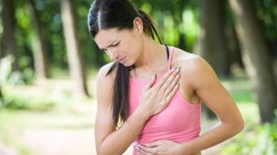 El ERGE son resultado del reflujo del contenido gástrico hacia el esófago, la cavidad oral (incluida la laringe) o los pulmones.