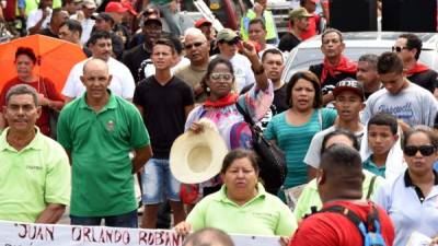 Los trabajadores culminaron su caminata en la plaza central de La Ceiba con un acto lleno de pronunciamientos.