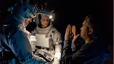 El director mexicano, Alfonson Cuaron en una escena de la película Gravity.
