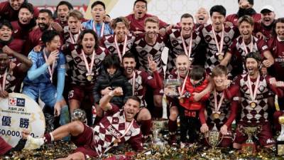 Los jugadores del Vissel Kobe festejaron a lo grande la obtención del campeonato. Foto EFE.