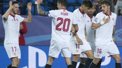 Sevilla's midfielder Pablo Sarabia (L) celebrates a goal with teammates during the UEFA Champions League round of 16 second leg football match Sevilla FC vs Leicester City at the Ramon Sanchez Pizjuan stadium in Sevilla on February 22, 2017. / AFP PHOTO / JORGE GUERRERO