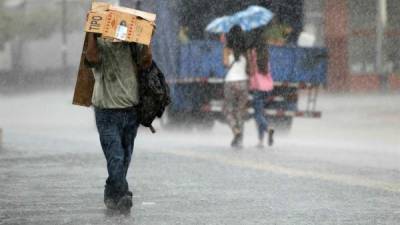 Según previsiones del Centro Nacional de Estudios Atmosféricos Oceanográficos y Sísmicos (Cenaos), las lluvias persistirán y, por ende, el riesgo de inundaciones, así como el peligro de deslizamientos.EFE/Jeffrey Arguedas/Archivo