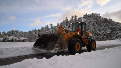 Las fuertes nevadas han afectado a miles de conductores que regresan a sus hogares tras las vacaciones de fin de año./AFP.