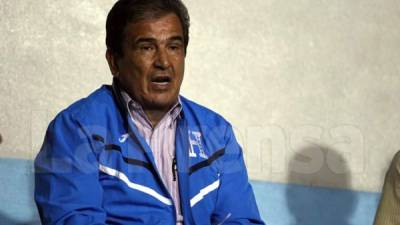 Jorge Luis Pinto en las gradas del estadio Nacional viendo el partido UPN-Vida. Foto Juan Salgado