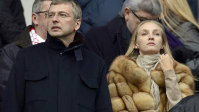 El magnate Dmitri Rybolovlev junto a su ex esposa.