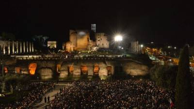 Fieles de todo el mundo viajaron a Italia para ser partícipes de los actos de celebración de la Semana Santa liderados por el Sumo Pontífice, pese a los atentados ocurridos en Bruselas. Foto: AFP/Tiziana Fabi