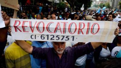 Pese al enorme apoyo popular, el proceso revocatorio venezolano no avanza al ritmo deseado por la oposición.