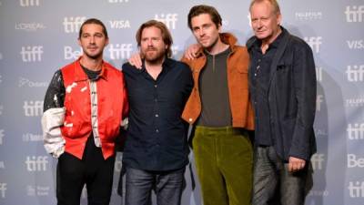 El actor Shia LaBeouf, el director Janus Metz Pedersen y los actores Sverrir Gudnason y Stellan Skarsgard inauguraron el Festival de Toronto con la película “Borg/McEnroe”. FOTOS: AFP.