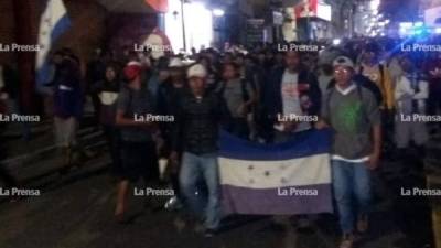 La caravana avanza poco a poco hacia Estados Unidos.