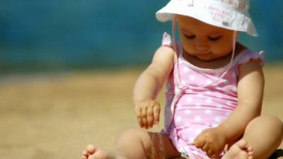 No es recomendable dejar a su bebé solo en la playa