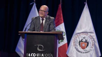 En 2013, Simon disertó en la Conferencia Anticorrupción Internacional organizada en Lima, Perú. Foto: Contraloría Perú