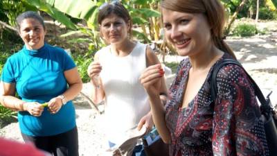 Las delegadas de la UE dialogaron con campesinos.