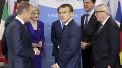 El mandatario francés Emmanuel Macron suspendió el alza a los carburantes presionado por las violentas protestas en ese país./AFP.