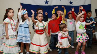 Los pequeñitos de preescolar hicieron un hermoso cierre del evento bailando punta.