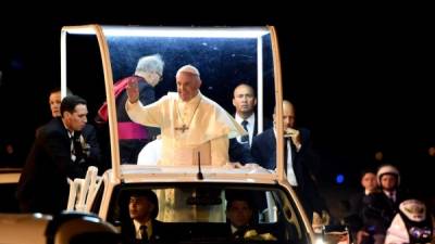 El papa Francisco se marchó feliz por haber compartido con miles de feligreses que se acercaron a él con fervor. Fotos: Agencia AFP