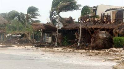 Registro general de la zona hotelera en Tulum, estado de Quintana Roo (México), durante el paso del huracán Grace. Fotografía EFE.