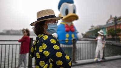 Disney Shanghai comenzó a recibir sus primeros visitantes este lunes tras permanecer cerrado por más de dos meses./AFP.