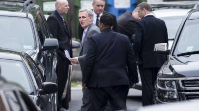 Los líderes republicanos se dieron cita este jueves para dialogar con Trump. Fotos: AFP.