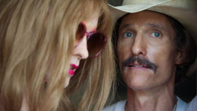 Fotografía facilitada por Vértigo Films, distribuidora en España del 'Dallas Buyers Club', del actor Matthew McConaughey en una escena de este film. El actor, que parecía condenado a lucir músculo, bronceado y sonrisa perfecta en comedias románticas intrascendentes, ha dejado boquiabierto a medio mundo, pasados los 40, con una sorprendente transformación dramática cuya guinda ha sido la nominación al Oscar por esta película. EFE