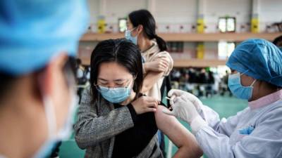 China espera tener vacunados a al menos 70% de su población antes de año. FOTO: AFP