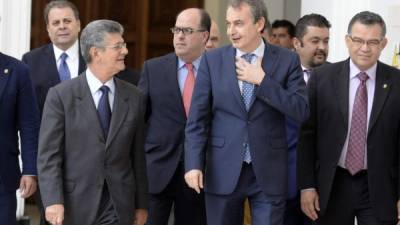 El expresidente de España Rodríguez Zapatero y Martín Torrijos de Panamá lideran una comisión para escuchar al oficialismo y a la oposición en Venezuela.