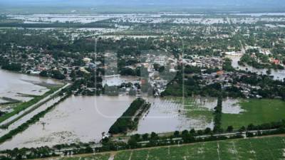 Aerial view of the municipality of La Lima, on the outskirts of San Pedro Sula, 240 km north of Tegucigalpa, flooded due to the overflowing of the Chamelecon river after the passage of Hurricane Iota, taken on November 18, 2020. - Storm Iota, which made landfall in Nicaragua as a 'catastrophic' Category 5 hurricane Monday, killed at least ten people as it smashed homes, uprooted trees and swamped roads during its destructive advance across Central America. (Photo by Orlando SIERRA / AFP)