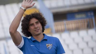El portero mexicano Guillermo Ochoa firmó por el Málaga.