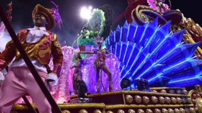 Unas cinco millones de personas disfrutan del carnaval de Río.