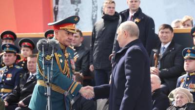 Putin y Shoigú durante el desfile de la Victoria el pasado jueves en Moscú.