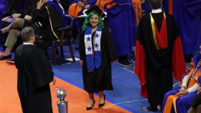 Jessica Trochez (22) se graduó con honores como licenciada en Psicología en UF University Florida.